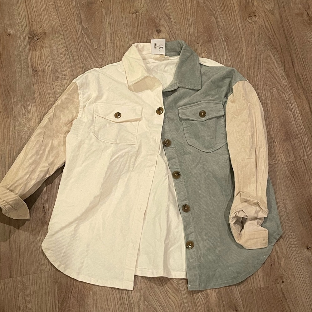ILLA ILLA Two-Tone Corduroy Shacket in White and Sage